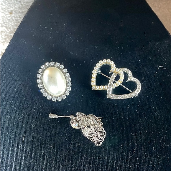 Elegant Silver and Pearl Jewelry Set - Picture 1 of 3